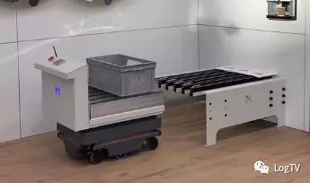 亞馬遜最新倉(cāng)庫(kù)都在用！AGV與傳送帶完美連接神器！