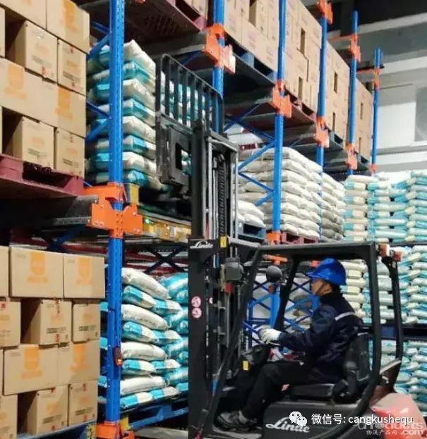 新物流時(shí)代，快來(lái)了解智能倉(cāng)儲(chǔ)設(shè)備的選型及功能參數(shù)！