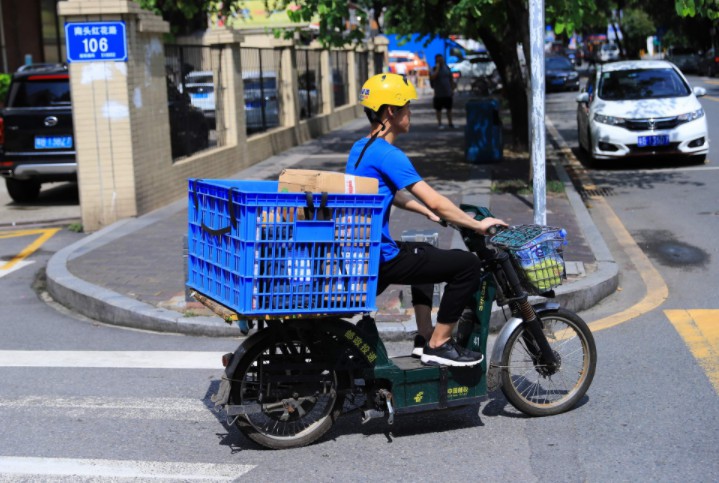 “快遞員節(jié)”設(shè)立背后 職業(yè)認(rèn)同感仍需提升
