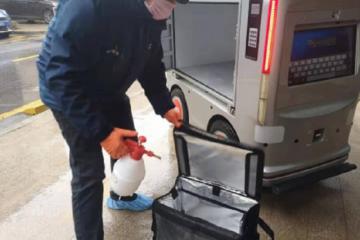 中國(guó)電信5G無(wú)人配送車(chē)在長(zhǎng)沙工業(yè)園區(qū)上崗送餐