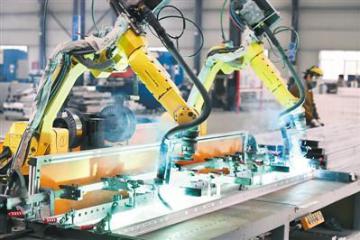 智能制造戰(zhàn)“疫”當(dāng)前：工廠少見人 生產(chǎn)更智能