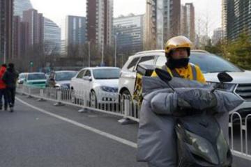 “快遞小哥”融入城市，須從制度層面破題