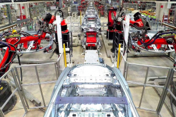 【震驚】特斯拉機器人工廠揭秘：數(shù)百個機器人齊上陣！現(xiàn)代感十足！