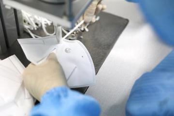 鐘南山要買2000只N95口罩被拒，上?？谡謴S：不賣，捐！