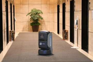 送快遞外賣做消毒，在上海機器人要成精