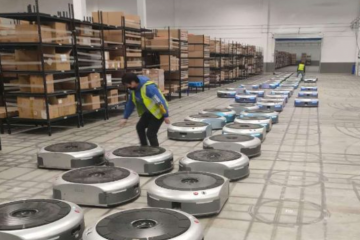 倉儲物流下一步該怎么走 智能倉儲機器人想法落地