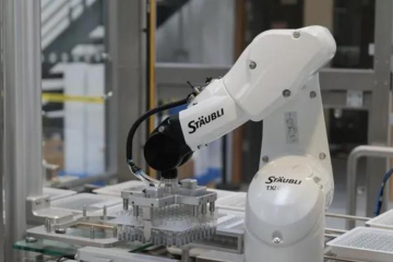 機器人自動化單元完成檢查、貼標簽和碼垛