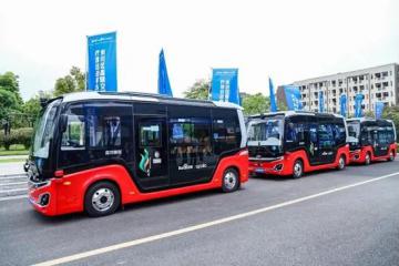 重大突破！全國首個自動駕駛公交車投入運營