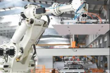 向高端化、智能化、綠色化發(fā)展 制造業(yè)駛?cè)雱?chuàng)新“高速路”