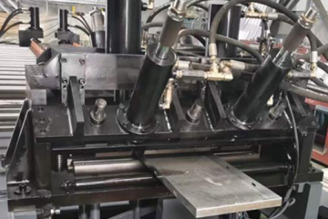 倉儲式貨架層板生產(chǎn)設(shè)備的應(yīng)用！