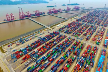 美元走強(qiáng)，人民幣大跌超過500點(diǎn)，有利于出口？資金會撤離嗎？