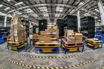 物流機(jī)器人出現(xiàn)！解決的不只是工作效率，人員也將減少40%……