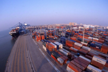 全球經(jīng)濟(jì)放緩再添力證！航運(yùn)業(yè)面臨新難題：集裝箱多得放不下了