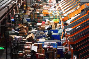 國(guó)家郵政局官方回應(yīng)“快遞不快”：加快恢復(fù)，郵政順豐京東開啟夜派