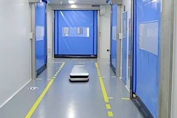 AGV小車聯(lián)動(dòng)快速卷簾門提高生產(chǎn)效率