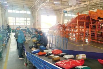 暢通進(jìn)村服務(wù)“最后一公里”促進(jìn)城鄉(xiāng)物流循環(huán) 農(nóng)村快遞加速跑 群眾生活更方便