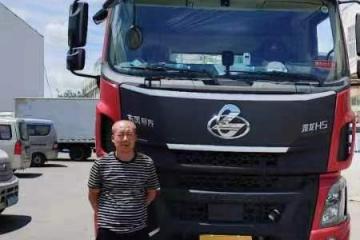 突破低運(yùn)價(jià)困局，李師傅為乘龍H5超輕版LNG牽引車點(diǎn)贊