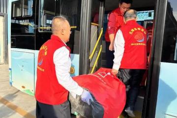 公交車日送3萬件快遞，村村都通！怎么做到的？