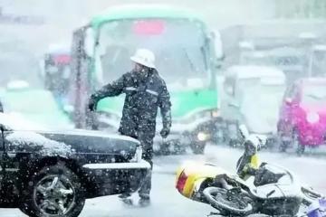 河南一場(chǎng)暴雪，25萬(wàn)新能源車主“若有所思”，取代燃油車成為鬧劇