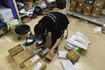 快遞新規(guī)實(shí)施兩個(gè)月，這個(gè)地方送貨上門仍難實(shí)現(xiàn)