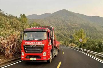 津晉新能源重卡雙重零碳物流試點(diǎn)通道開通