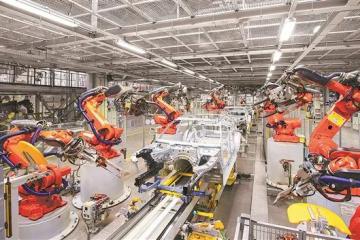 工人日報：當(dāng)智能機器人在制造業(yè)工廠“上崗”