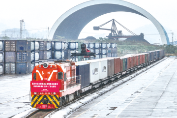 我國(guó)鐵路首次大規(guī)模試運(yùn)輸動(dòng)力鋰電池