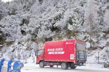 暴雪+寒潮雙預(yù)警齊發(fā)！京東小哥正在為您送年貨