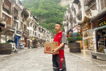 “人從眾”的五一假期來了！京東快遞行李隨寄、特產(chǎn)直達助力全國游客輕松行