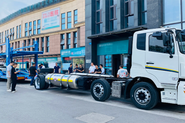  轎運(yùn)大馬力新品正式發(fā)布！東風(fēng)商用車(chē)全國(guó)巡展火熱啟程 護(hù)航高效物流