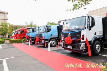 乘龍之夜關(guān)公故里啟幕，明星車型助卡友高效創(chuàng)富！