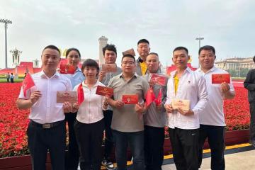 美團(tuán)、京東、餓了么外賣小哥，集體參加閱兵觀禮，太震撼了