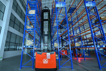 以創(chuàng)新雙側(cè)叉堆垛機(jī)器人破解高位貨架倉(cāng)儲(chǔ)難題，這家科技企業(yè)掌握了“倉(cāng)儲(chǔ)更優(yōu)解”