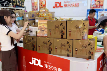 京東開辟大閘蟹口岸自提點(diǎn)，供香港市民“尋鮮”