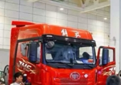 龍頭企業(yè)實(shí)踐點(diǎn)亮2025上海貨運(yùn)車(chē)展，共探物流綠色智能轉(zhuǎn)型新路徑