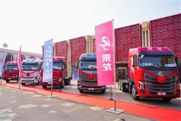 訂車50臺(tái)！乘龍之夜引領(lǐng)烏魯木齊卡友創(chuàng)富潮流