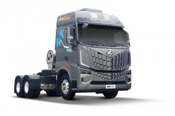 “神仙打架”中勝出！乘龍HK LNG牽引車榮獲年度品質(zhì)引領(lǐng)獎