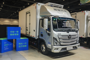 “冷鏈一哥”實(shí)至名歸！歐馬可冷藏車斬獲“2025年度第一推薦高端冷鏈輕卡”大獎(jiǎng)