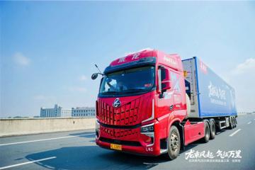 征服絲路復(fù)雜路況！乘龍HK LNG牽引車成干線物流創(chuàng)富利器