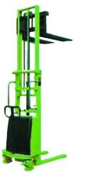 半電動(dòng)堆高車(chē)B