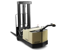 美國皇冠叉車(CROWN)2000磅步行式全自動電動堆高機(jī)