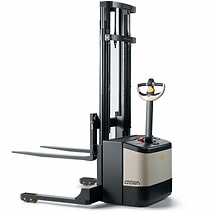 美國皇冠叉車(CROWN)4000磅步行式全自動電動堆高機(jī)