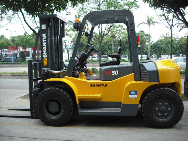 山推SF50內(nèi)燃平衡重叉車(chē)