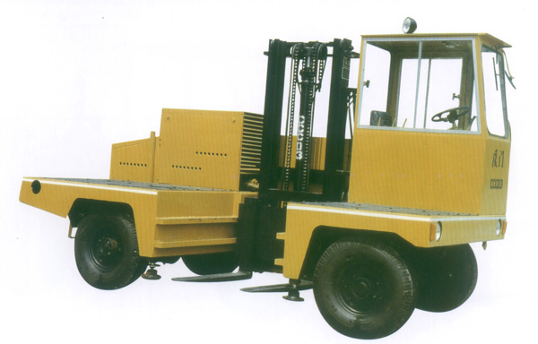 廈門巨鯨側(cè)面叉車(3T-6T)