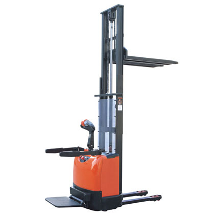 電動(dòng)堆高車(chē)CLB