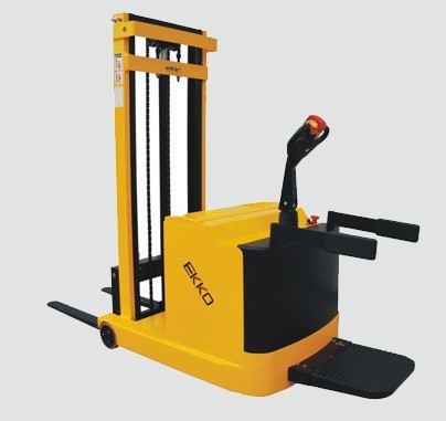 經(jīng)濟型平衡重全電動堆高車EK系列