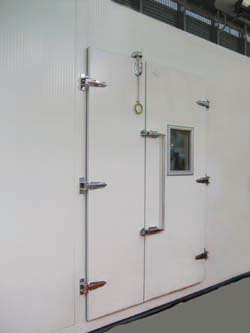 手動(dòng)平開門冷庫門