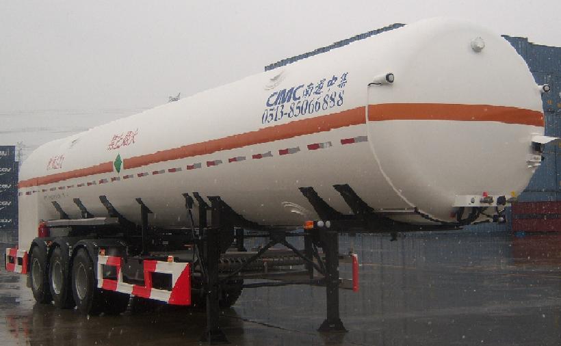  低溫液體運(yùn)輸半掛車(chē)