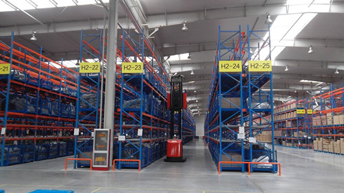 品質(zhì)+品牌+久威貨架