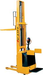 全電動堆高車?。疲有? width=